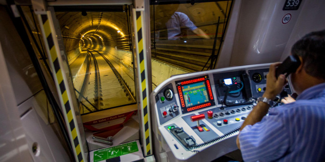 Ezért vezeti gép a négyes metrót