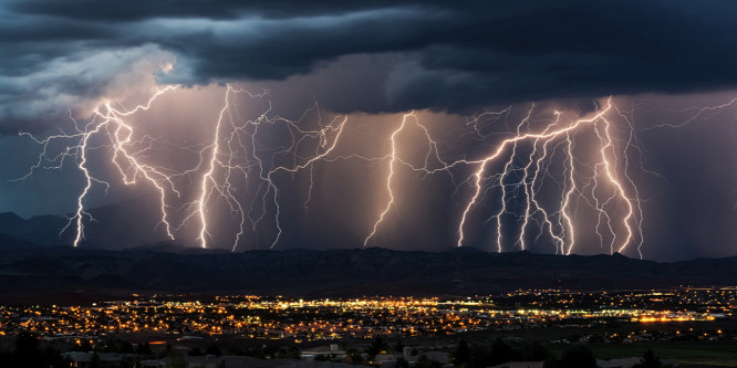 Meteorológiai csapás- villám sújtott le