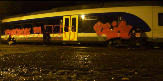 Videón a saját magukat lebuktató graffitisek