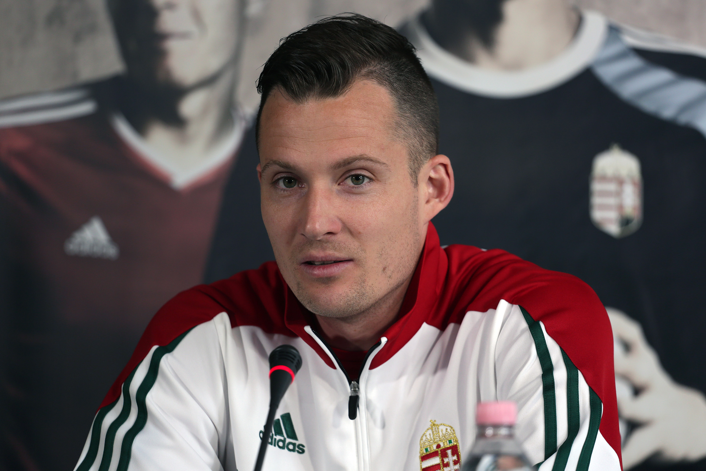 Rájár a rúd Tőzsér Dánielre