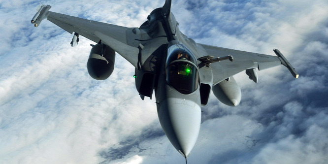 Bomba miatt riasztották a magyar Gripeneket