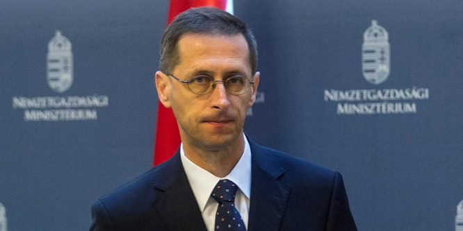 Varga: Tovább kell csökkenteni az adókat