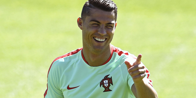 Hoppá! Becsajozott Cristiano Ronaldo