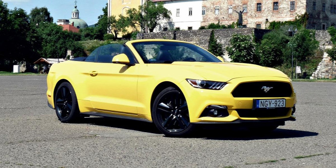 Miattunk vesztette el a fél motorját – Ford Mustang kabrió 2.3 EcoBoost-teszt