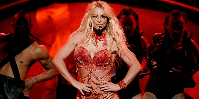 Szexi vérfarkassal akarta összehozni a húgát Britney Spears