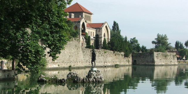 Forrás: wikipédia/Sümeg József
