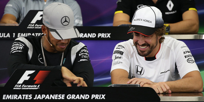 Hamilton a motorját is odaadná, hogy Alonsóval csatázhasson
