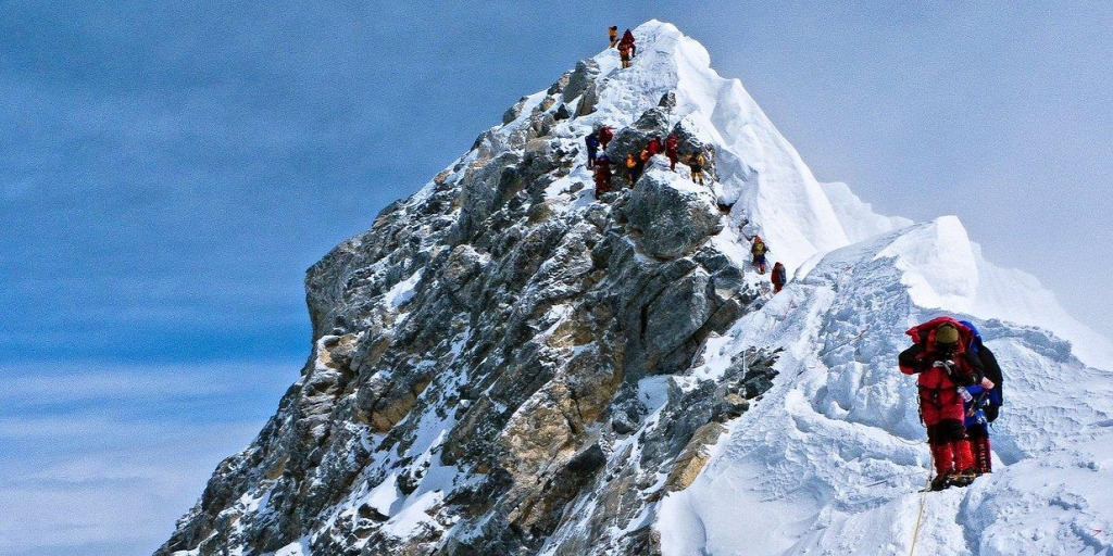 Nem omlott le az everest legfontosabb, csúcsra vezetŠútvonala Nappali menetfény bekötése