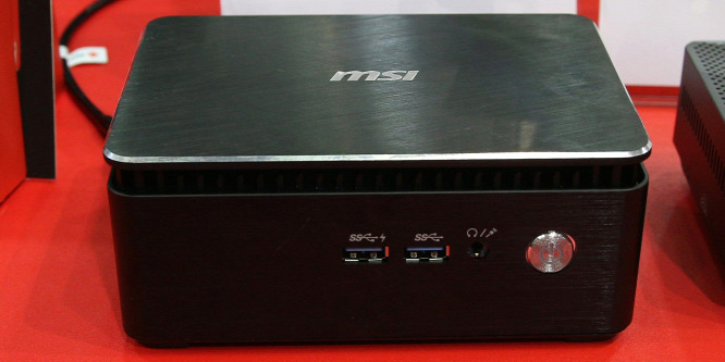 A monitor hátuljára szerelhető az MSI Cubi 3 mini PC