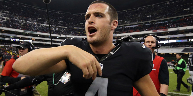 A Raiders irányítója lett az NFL legjobban fizetett játékosa