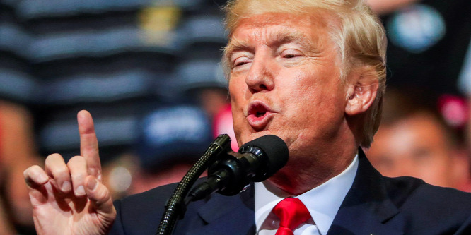 Donald Trump napelemes falat építtetne a mexikói határra