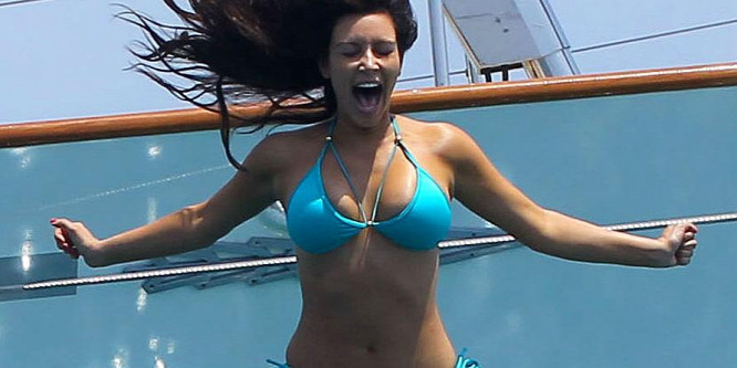 43 bikinis Kim Kardashian-fotó gyűjtőknek és megszállottaknak