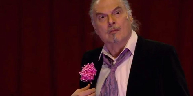 Nekimentek a tévés jósműsoroknak a magyar humoristák