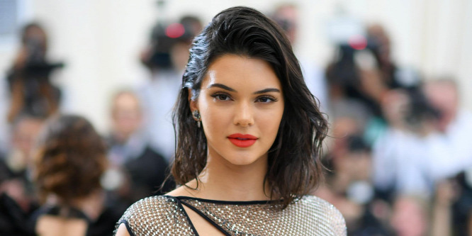 Mellvillantás lett Kendall Jenner részeges fürdőzéséből: Fotó!