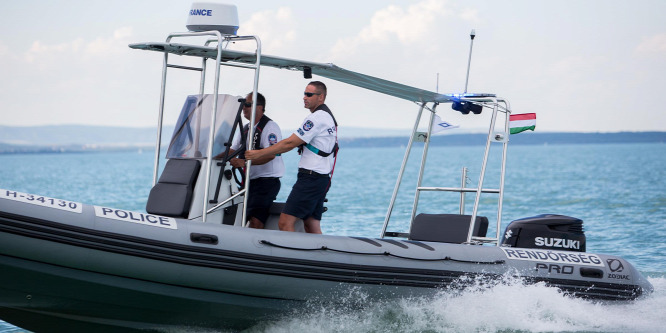 Tegnap 13 embert mentettek ki a Balatonból