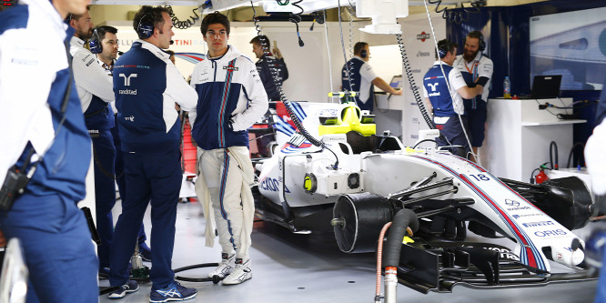 Ilyen egy F1-es garázsban éjszakázni