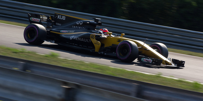 A Renault túlvállalta magát az idei motorral