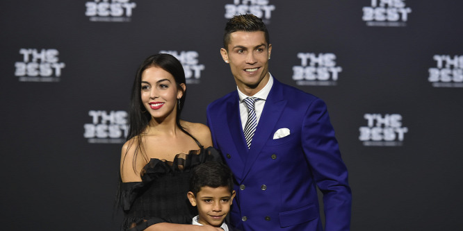 Hihetetlenül szexi Ronaldo terhes barátnője bikiniben
