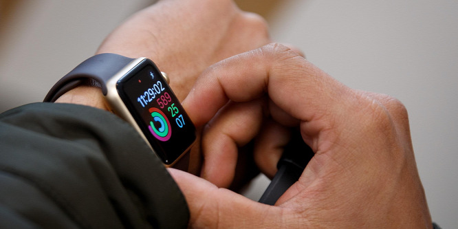 Ingyen Apple Watchot kaphatnának egy biztosító ügyfelei