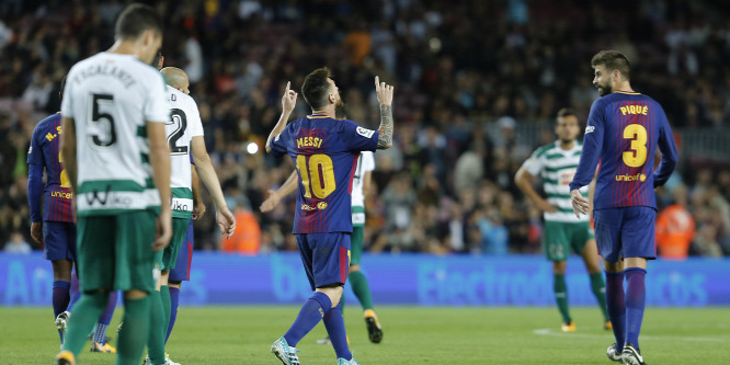 Messi újabb mérföldkőnél, simán nyert a Barca