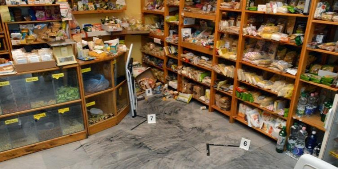 Ágy alá bújt a rendőrök elől a rablónő