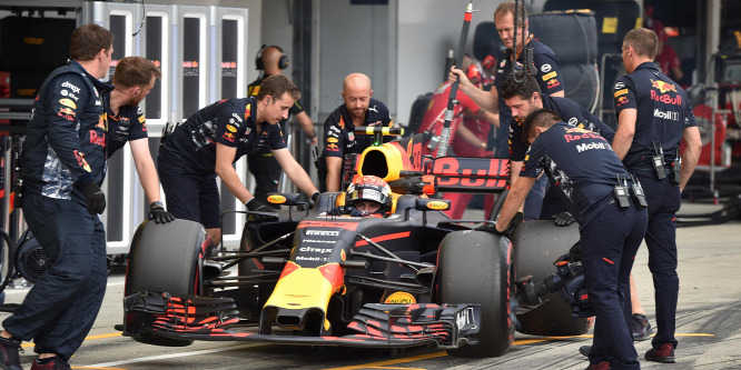 Hogy maradjon Verstappen a Red Bullnál? Építse a csapatot maga köré!