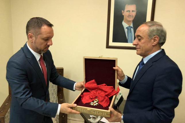 Bassár el-Aszad visszaküldte a Becsületrendjét Bassár el-Aszad visszaküldte a Becsületrendjét
