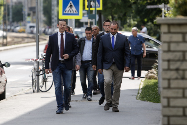 Hétvégén darabjaira hullik a Jobbik Hétvégén darabjaira hullik a Jobbik