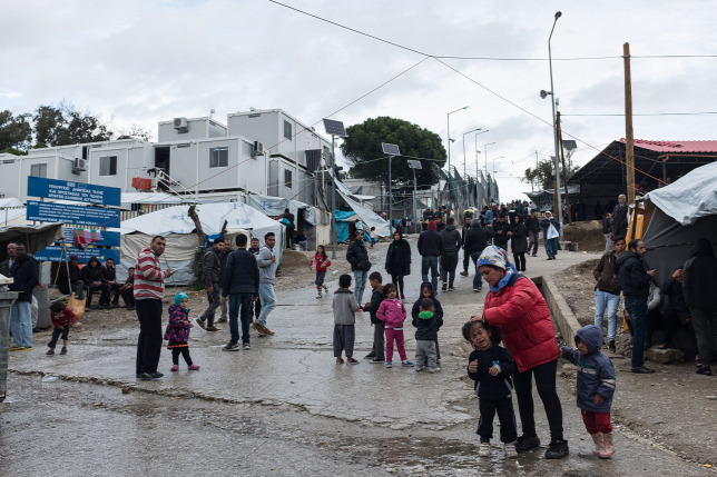 Ötéves gyerekeket is megerőszakoltak egy görög migránstáborban Ötéves gyerekeket is megerőszakoltak egy görög migránstáborban