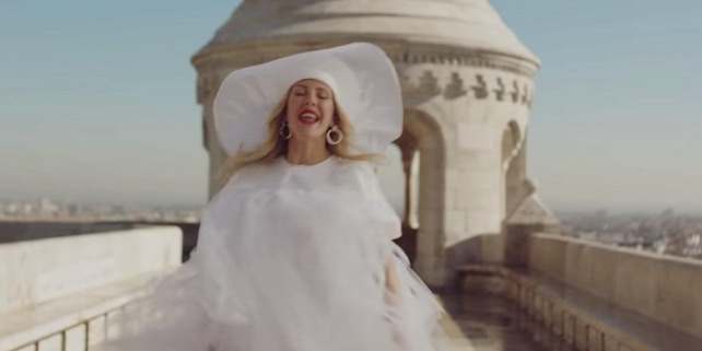 Forrás: YouTube - elliegoulding